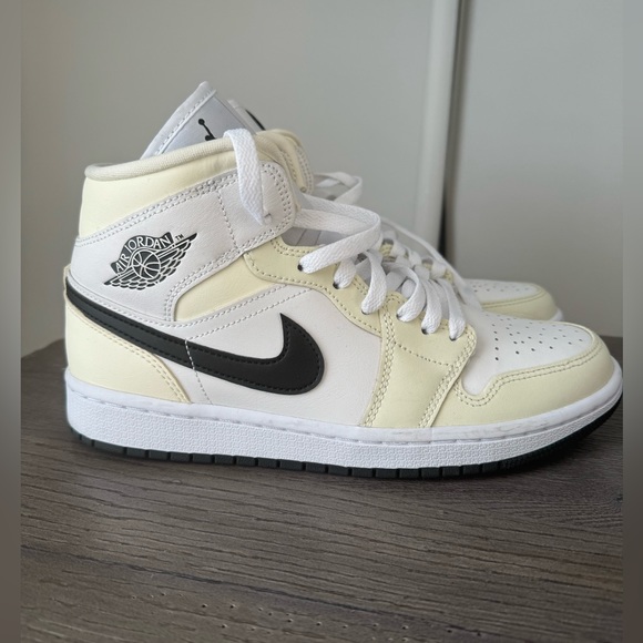 Women’s Size 9 Nike Air Jordan 1 Mid Coconut Milk PERFECT! - Picture 2 of 6
